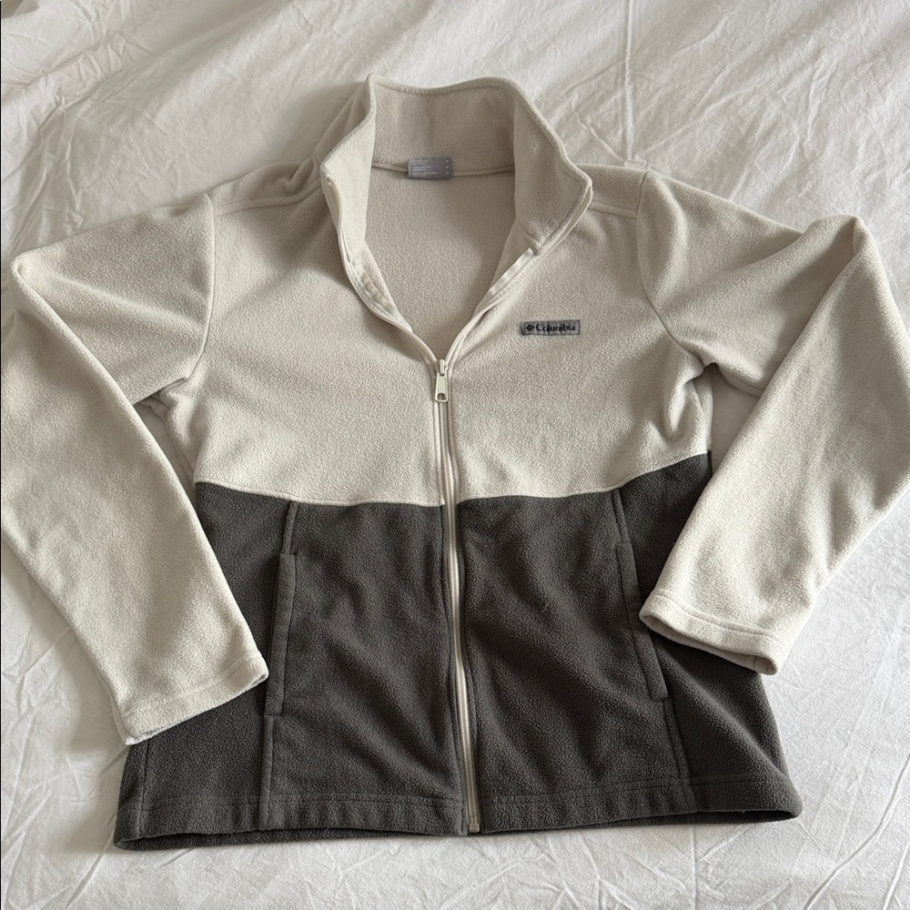 Columbia Women's Sweater in Cream and Gray